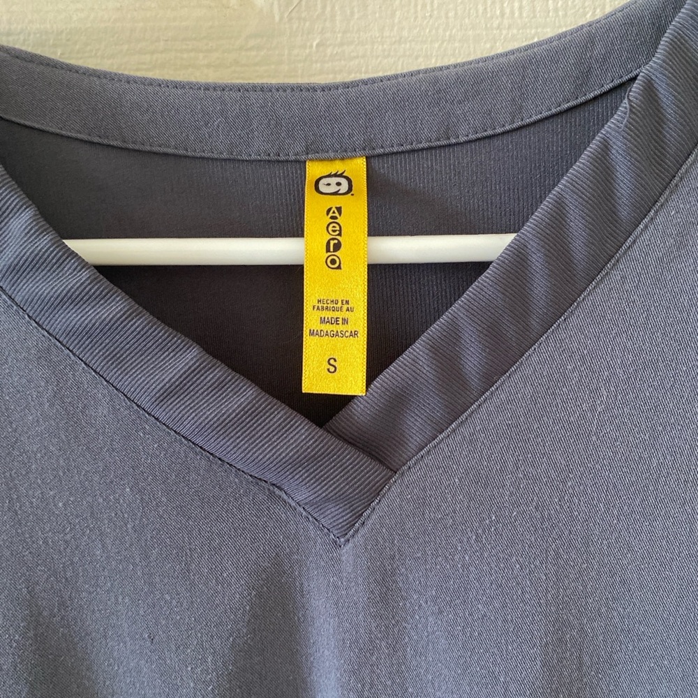 AERO Grey Scrub Top | Women’s Small | V-Neck - Picture 2 of 4
